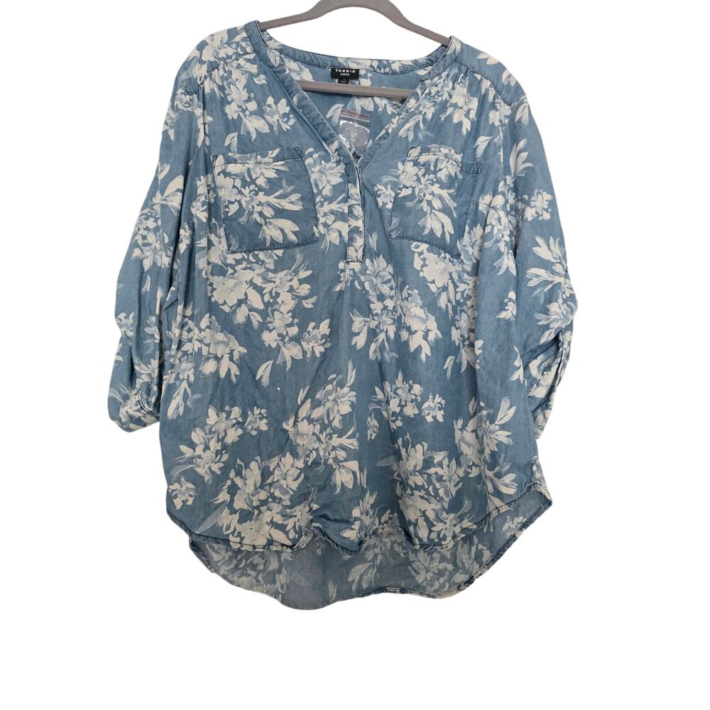 NWOT Torrid Women's 1 Denim Floral Blouse V neck NormCore Work Casual Plus